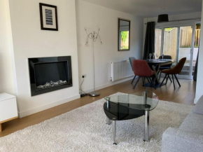 3 bedroom home with sunny private garden